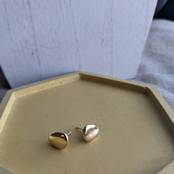 14K Solid Yellow Gold Asymmetrical Stud Earrings "the Yellow Marigold" - Picture 4 of 4